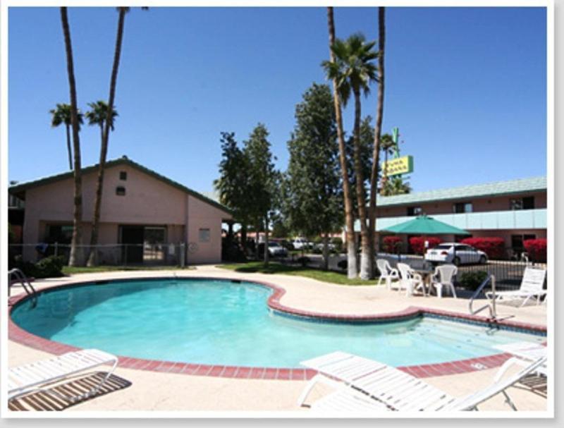 Econo Lodge Inn & Suites Yuma I-8 Екстериор снимка
